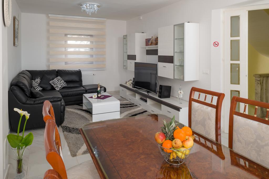 Apartments Villa Luxor Trogir Exterior photo