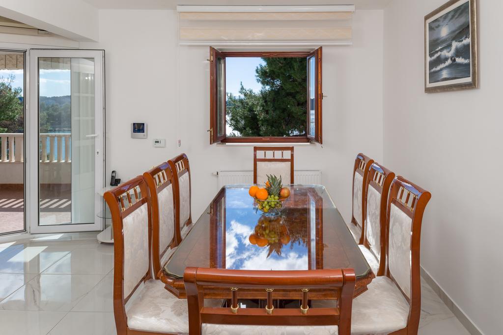 Apartments Villa Luxor Trogir Exterior photo