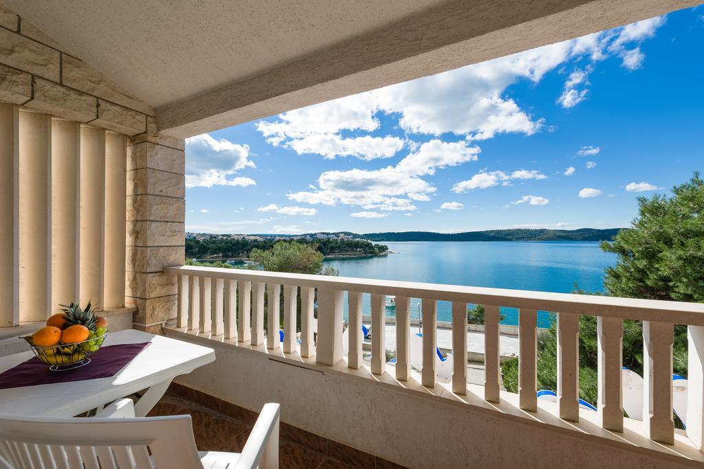 Apartments Villa Luxor Trogir Exterior photo