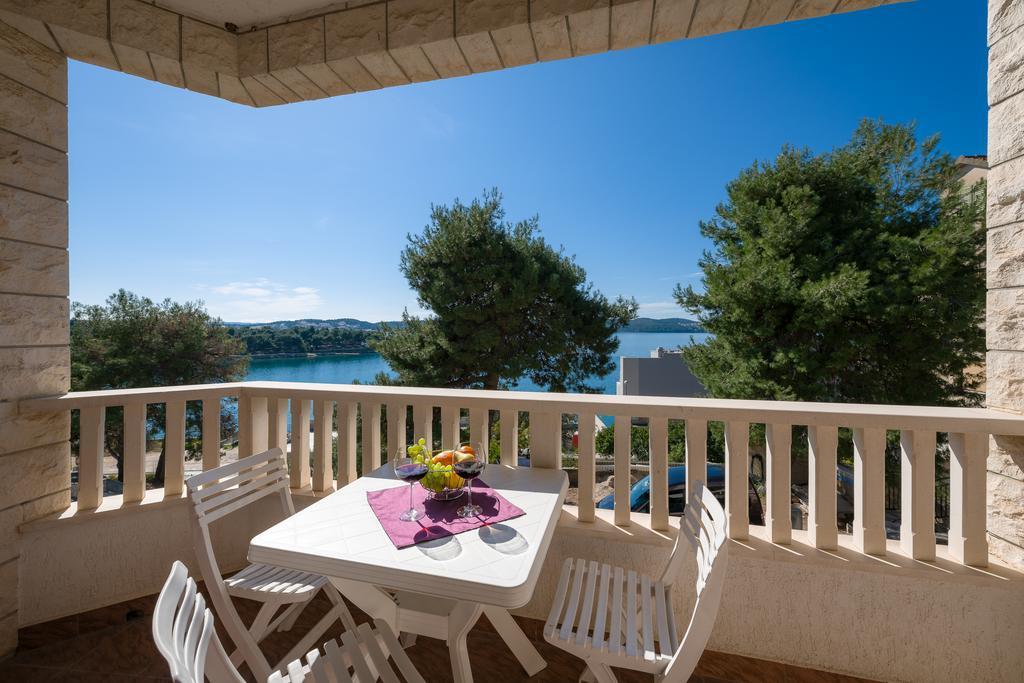 Apartments Villa Luxor Trogir Exterior photo