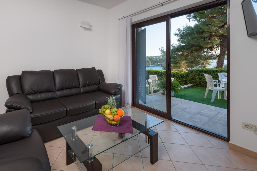 Apartments Villa Luxor Trogir Exterior photo