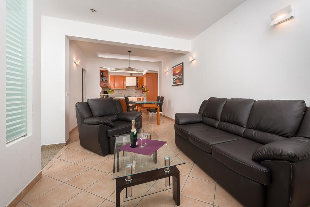 Apartments Villa Luxor Trogir Exterior photo