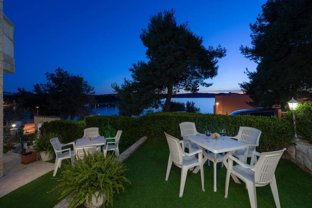 Apartments Villa Luxor Trogir Exterior photo