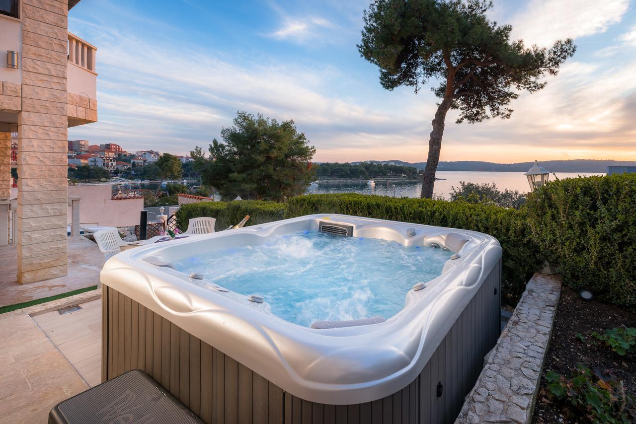 Apartments Villa Luxor Trogir Exterior photo
